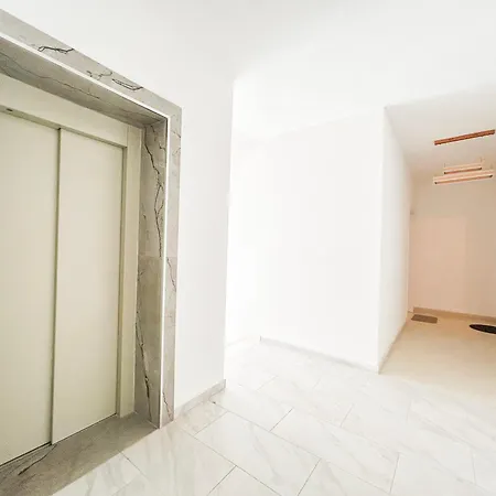 595 Apartament Golem (Tirana)