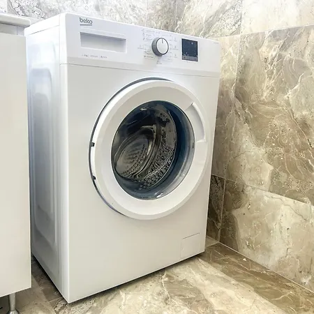 Apartament 595 *