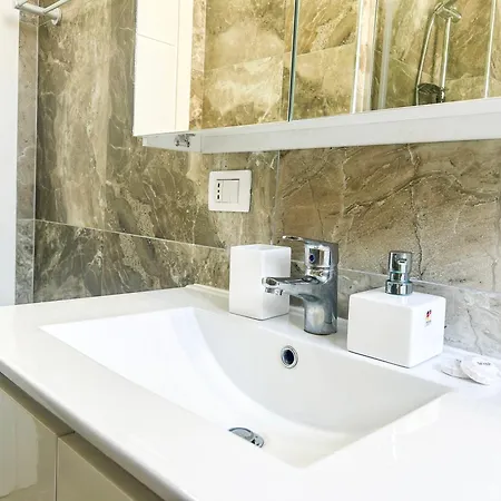 Apartament 595 *