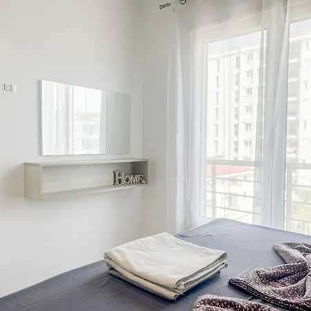 595 Apartament *
