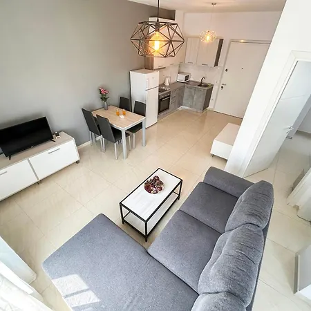 595 Apartment Golem (Tirana)