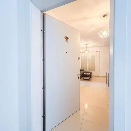 Apartment Golem 595 *