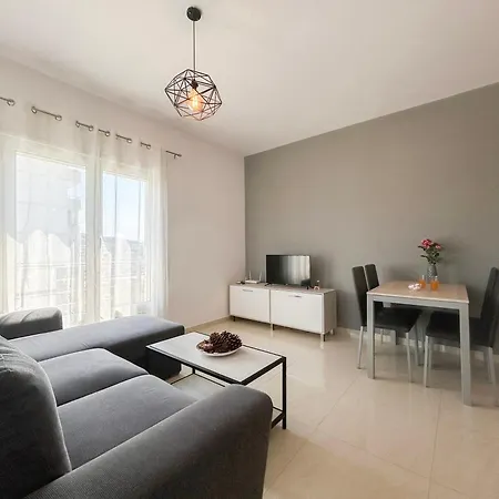 Apartment Golem 595