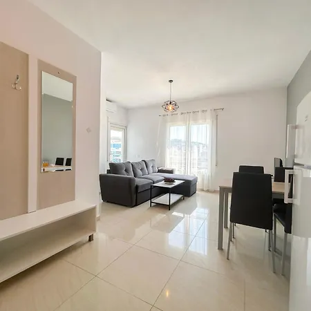 Golem 595 Apartment Golem (Tirana)